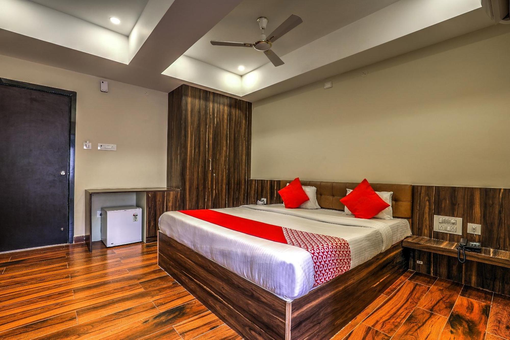 OYO 14244 Loya Legend Hyderabad Exterior foto