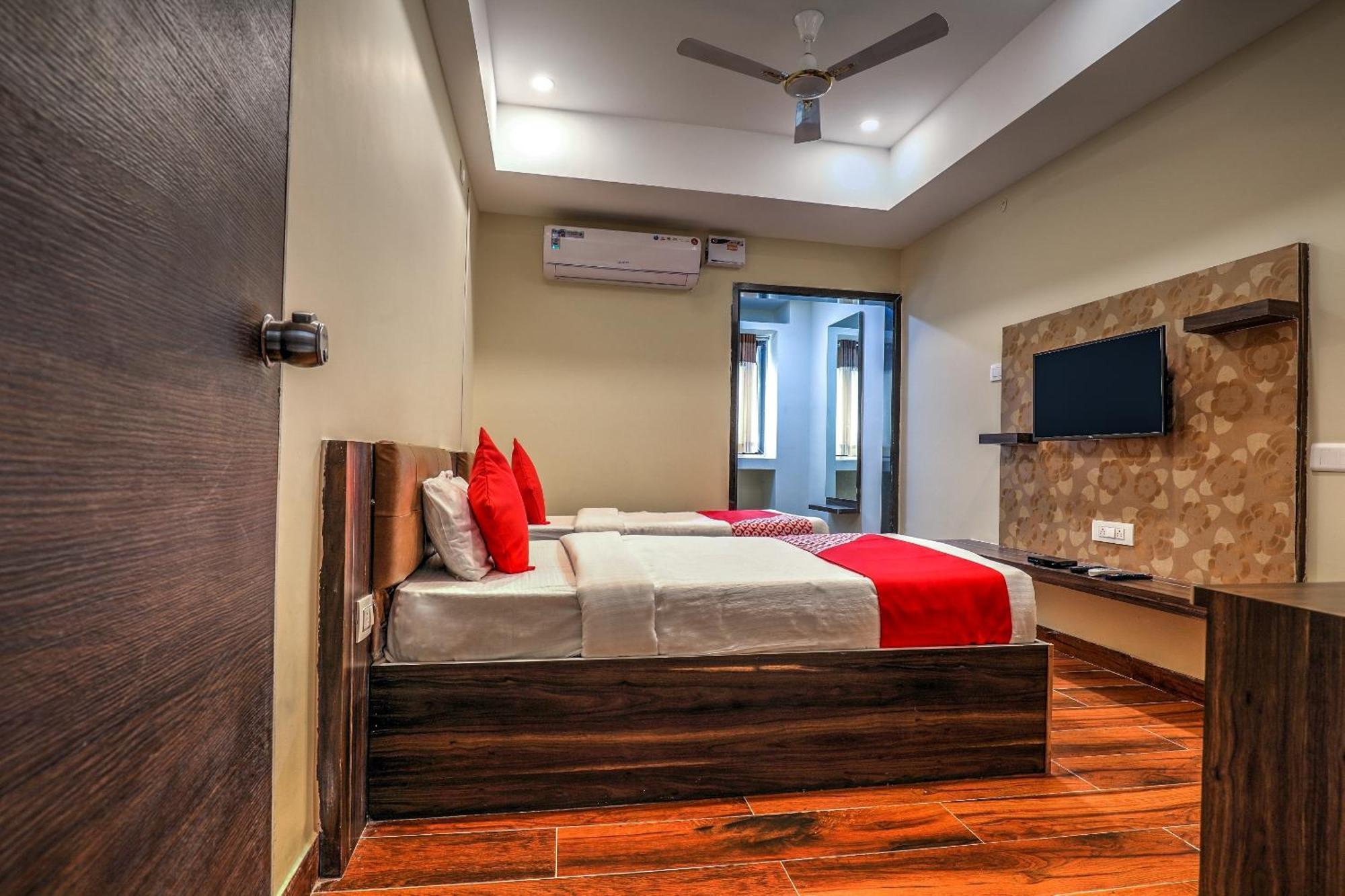 OYO 14244 Loya Legend Hyderabad Exterior foto